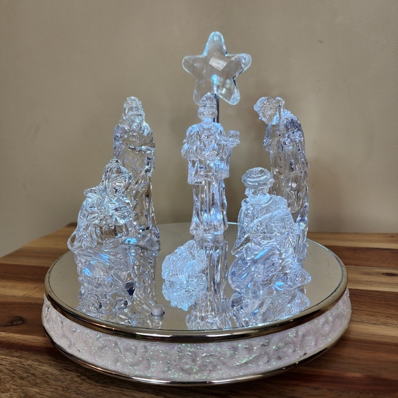 Cracker Barrel Other - Cracker Barrel Frosted Woods Musical Light Up Nativity Set Christmas Decor
